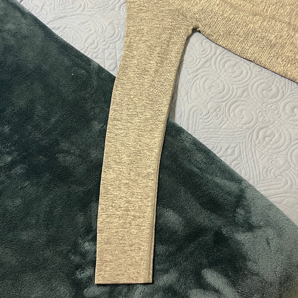 Gray Long Sleeve Lulu Lemon Top - Picture 5 of 7